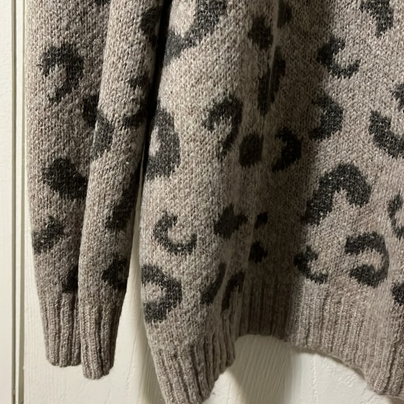 Easel Tan Leopard Print Sweater Size Large - Picture 2 of 9